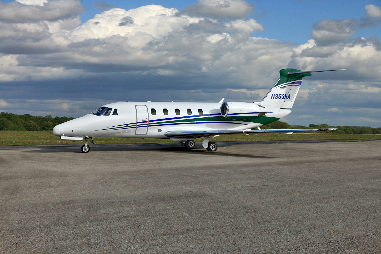 Cit III, sn650-109, N353HA for Jet Access
Copyright Info Contact: Barry Gray
Biz Jet Photos, Inc. (847-367-9024)
bgray@bizjetphoto.com
www.bizjetphoto.com