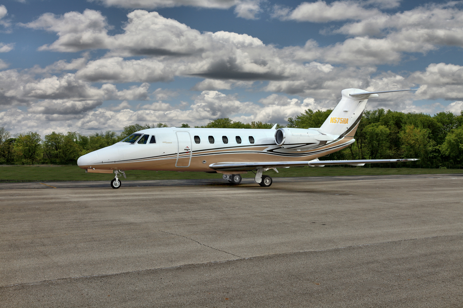 Cit VII, sn650-7009, N575HA for Jet Access
Copyright Info Contact: Barry Gray
Biz Jet Photos, Inc. (847-367-9024)
bgray@bizjetphoto.com
www.bizjetphoto.com