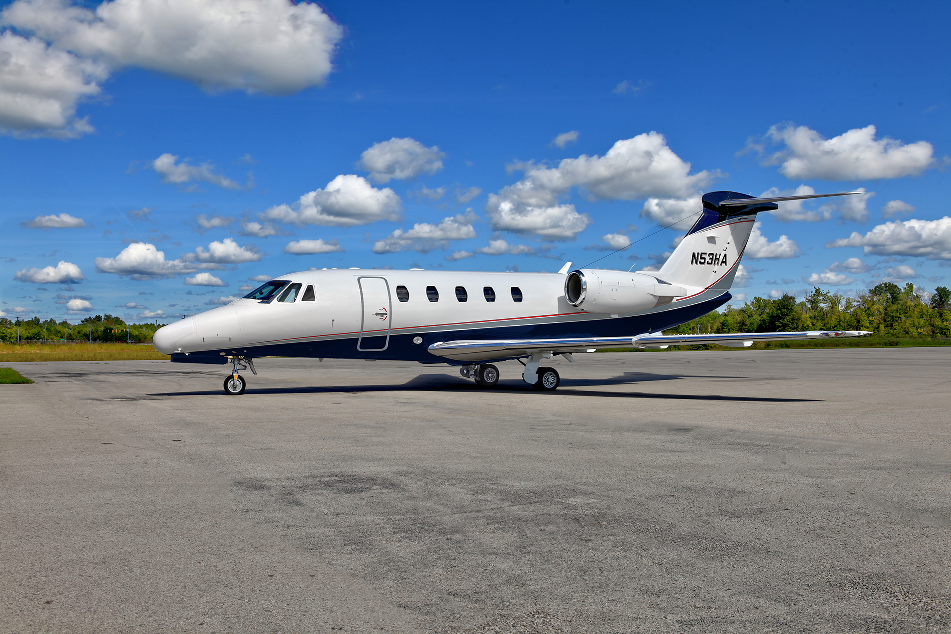 Citation VII, sn650-7076, N53HA for Jet Access

Copyright Info Contact: Barry Gray
Biz Jet Photos, Inc. (847-367-9024)
bgray@bizjetphoto.com
www.bizjetphoto.com