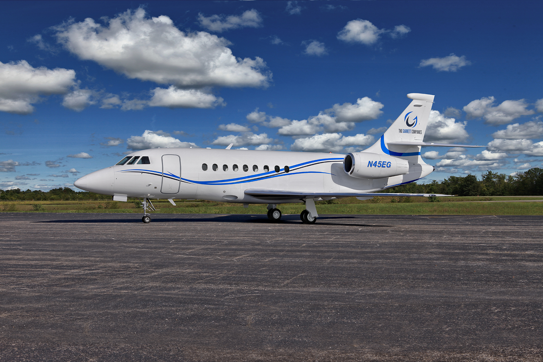 Falcon 2000, sn027, N45EG for Honaker Aviation
 
Copyright Info Contact: Barry Gray 
Biz Jet Photos, Inc. (847-721-9024) 
bgray@bizjetphoto.com 
www.bizjetphoto.com