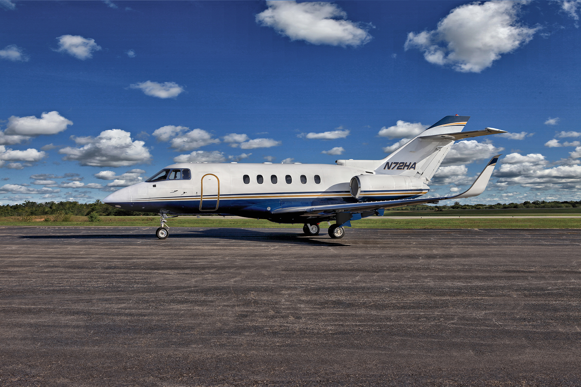 Hawker 800XP, sn258503, N134CM for Honaker Aviation
 
Copyright Info Contact: Barry Gray 
Biz Jet Photos, Inc. (847-721-9024) 
bgray@bizjetphoto.com 
www.bizjetphoto.com
