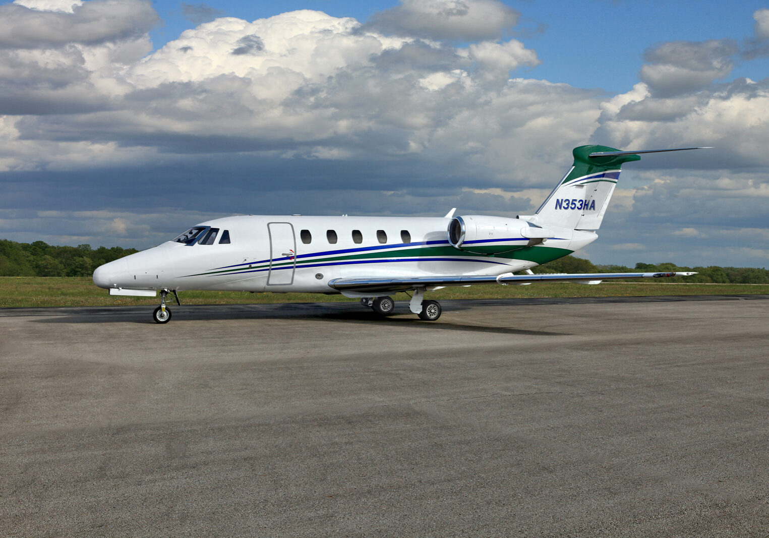 Cit III, sn650-109, N353HA for Jet Access
Copyright Info Contact: Barry Gray
Biz Jet Photos, Inc. (847-367-9024)
bgray@bizjetphoto.com
www.bizjetphoto.com