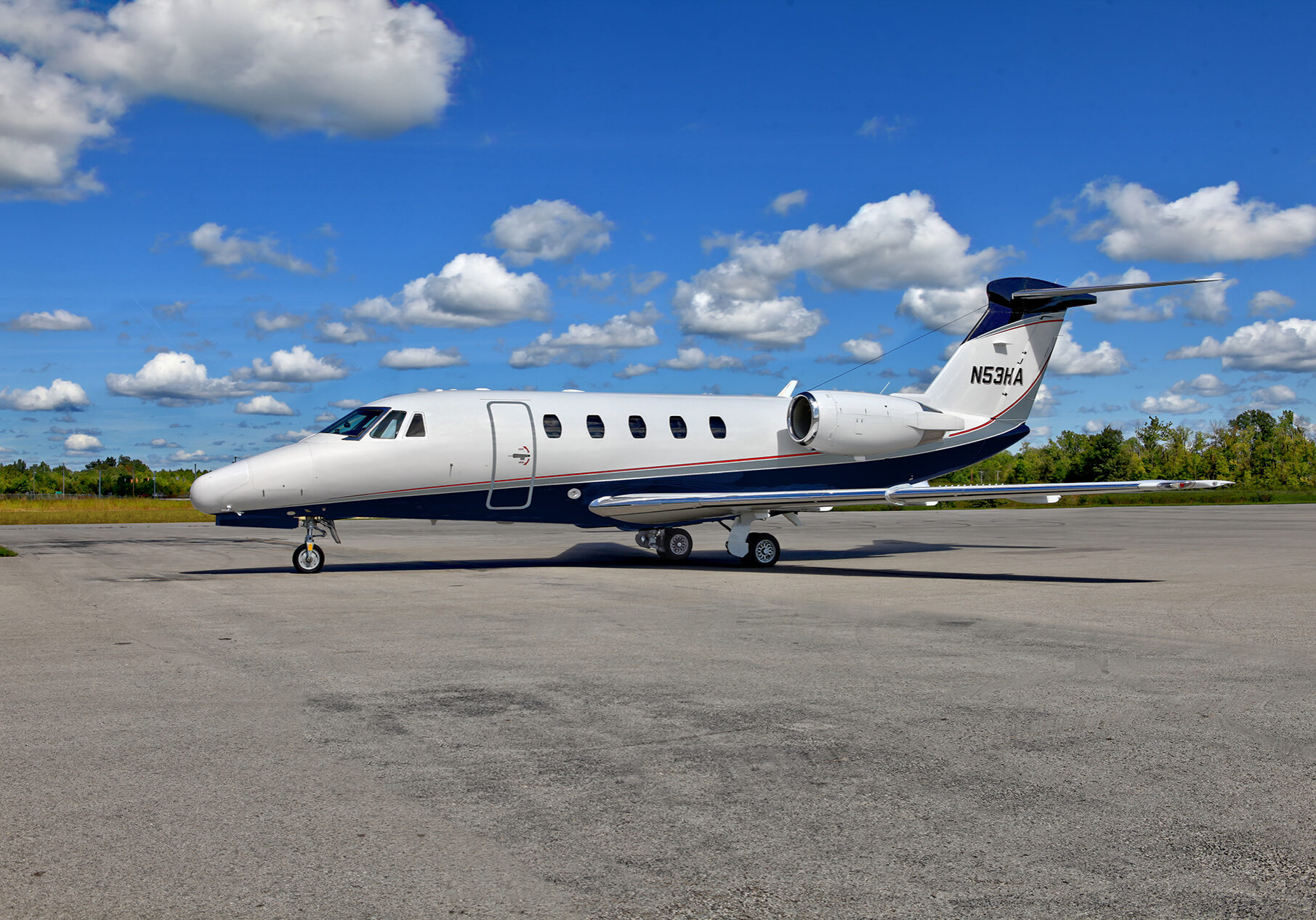 Citation VII, sn650-7076, N53HA for Jet Access

Copyright Info Contact: Barry Gray
Biz Jet Photos, Inc. (847-367-9024)
bgray@bizjetphoto.com
www.bizjetphoto.com