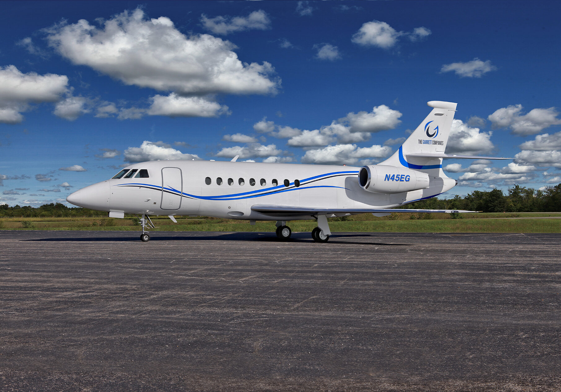 Falcon 2000, sn027, N45EG for Honaker Aviation
 
Copyright Info Contact: Barry Gray 
Biz Jet Photos, Inc. (847-721-9024) 
bgray@bizjetphoto.com 
www.bizjetphoto.com