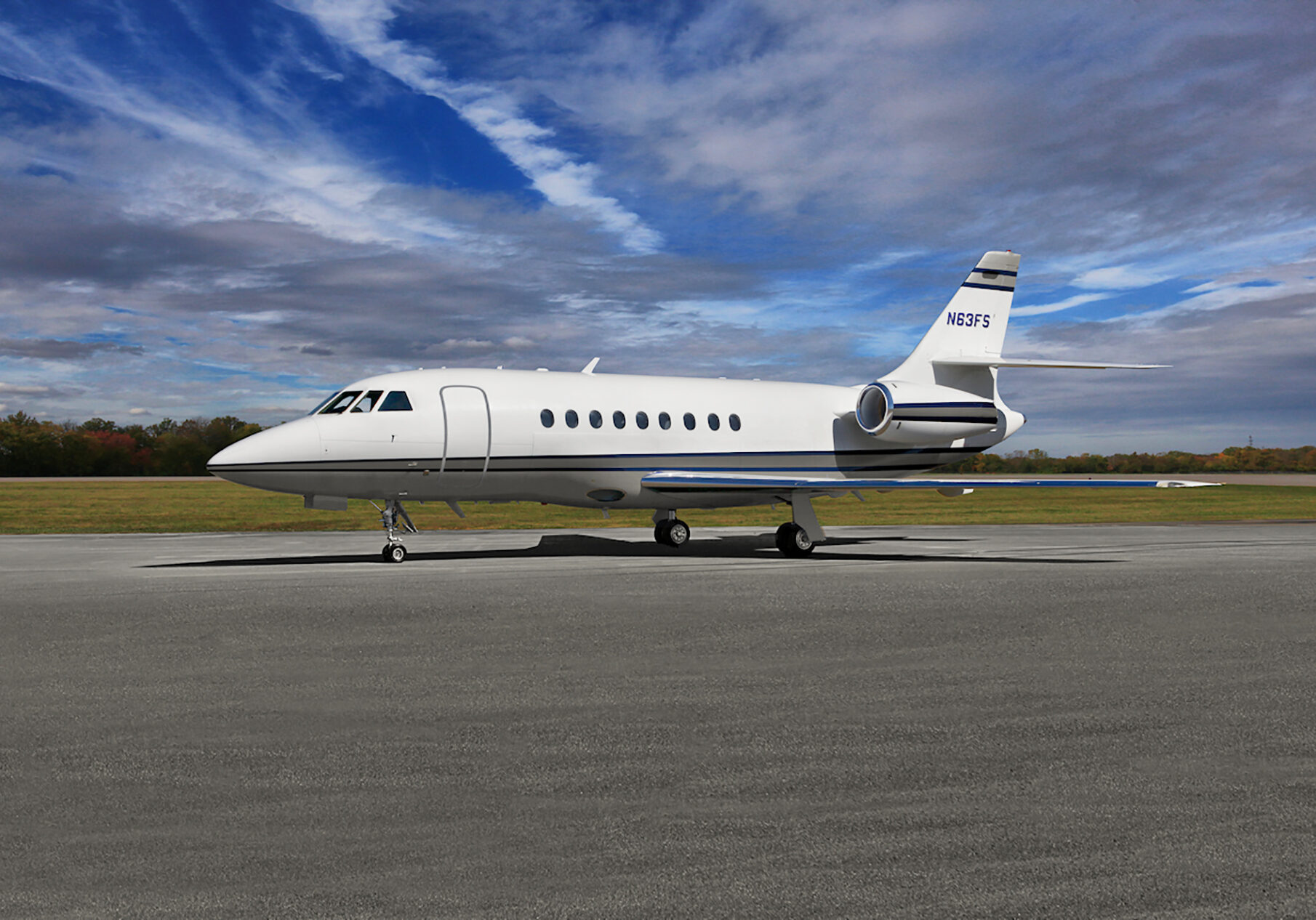 Falcon 2000, sn132 for Honaker Aviation
 
Copyright Info Contact: Barry Gray 
Biz Jet Photos, Inc. (847-721-9024) 
bgray@bizjetphoto.com 
www.bizjetphoto.com