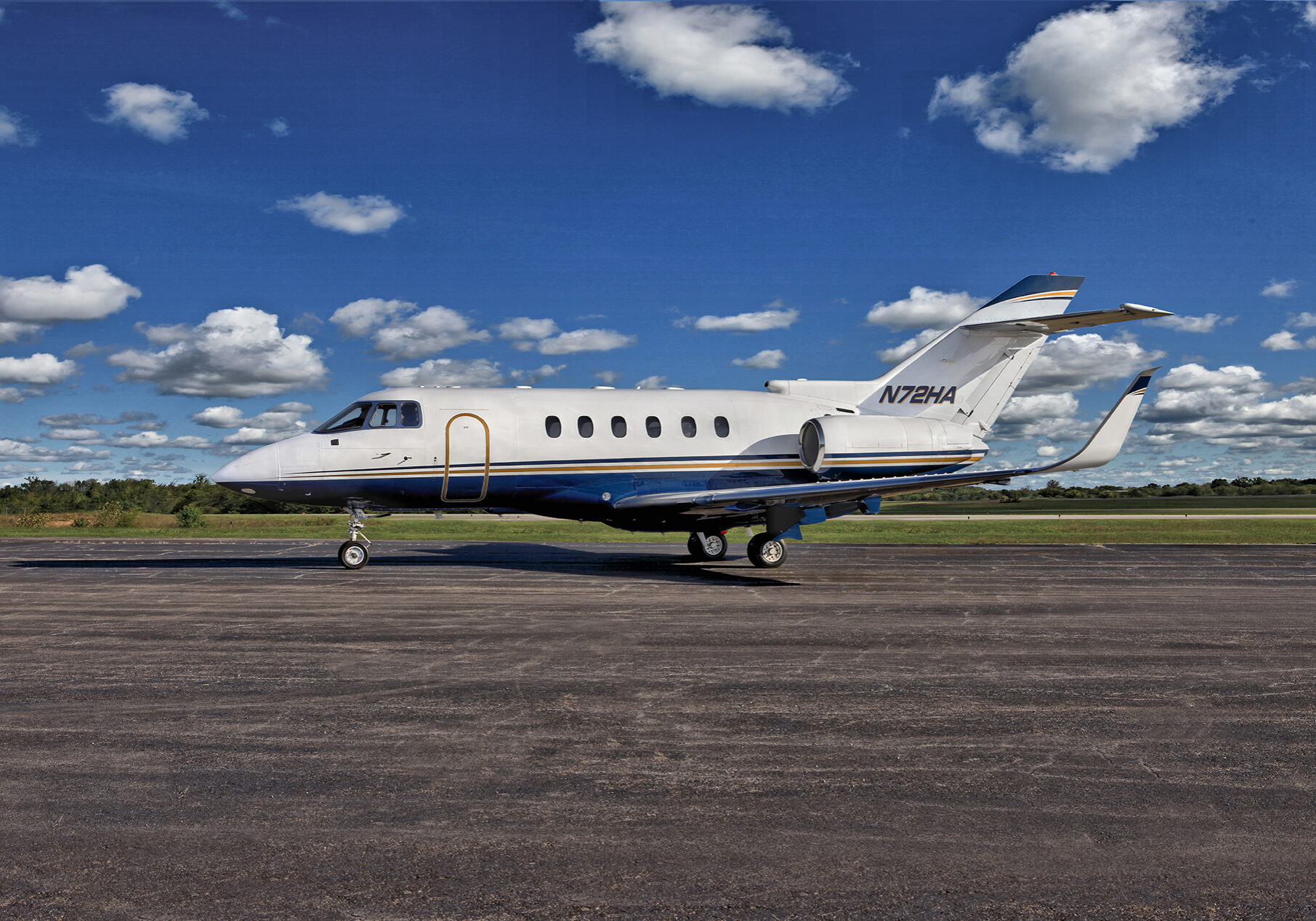 Hawker 800XP, sn258503, N134CM for Honaker Aviation
 
Copyright Info Contact: Barry Gray 
Biz Jet Photos, Inc. (847-721-9024) 
bgray@bizjetphoto.com 
www.bizjetphoto.com